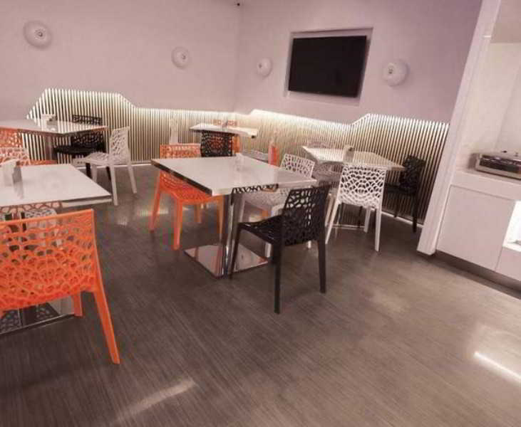 Royal Hotel Group- Central Park Branch Гаосюн Екстер'єр фото