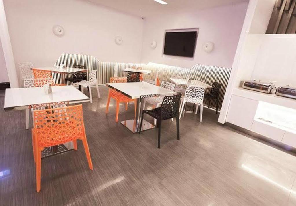 Royal Hotel Group- Central Park Branch Гаосюн Екстер'єр фото