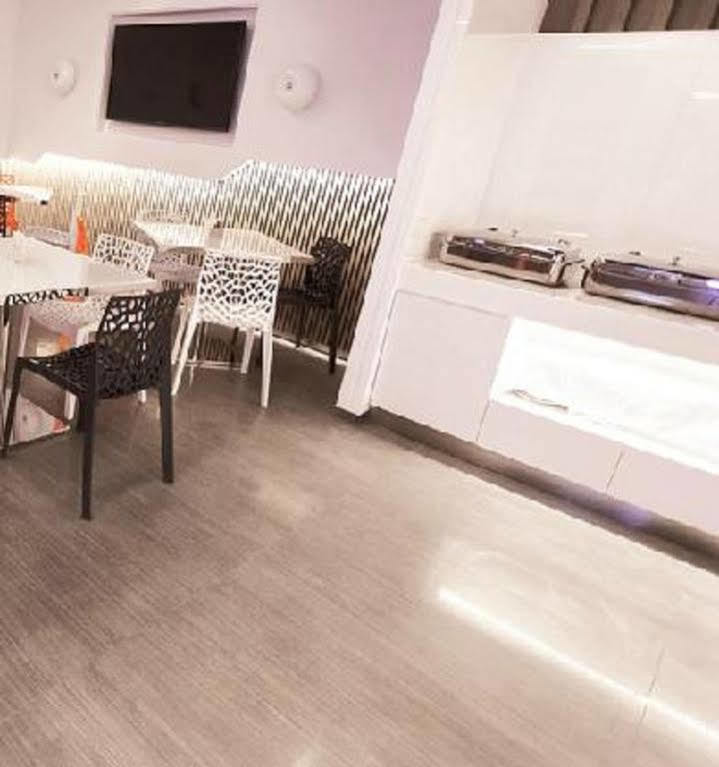 Royal Hotel Group- Central Park Branch Гаосюн Екстер'єр фото