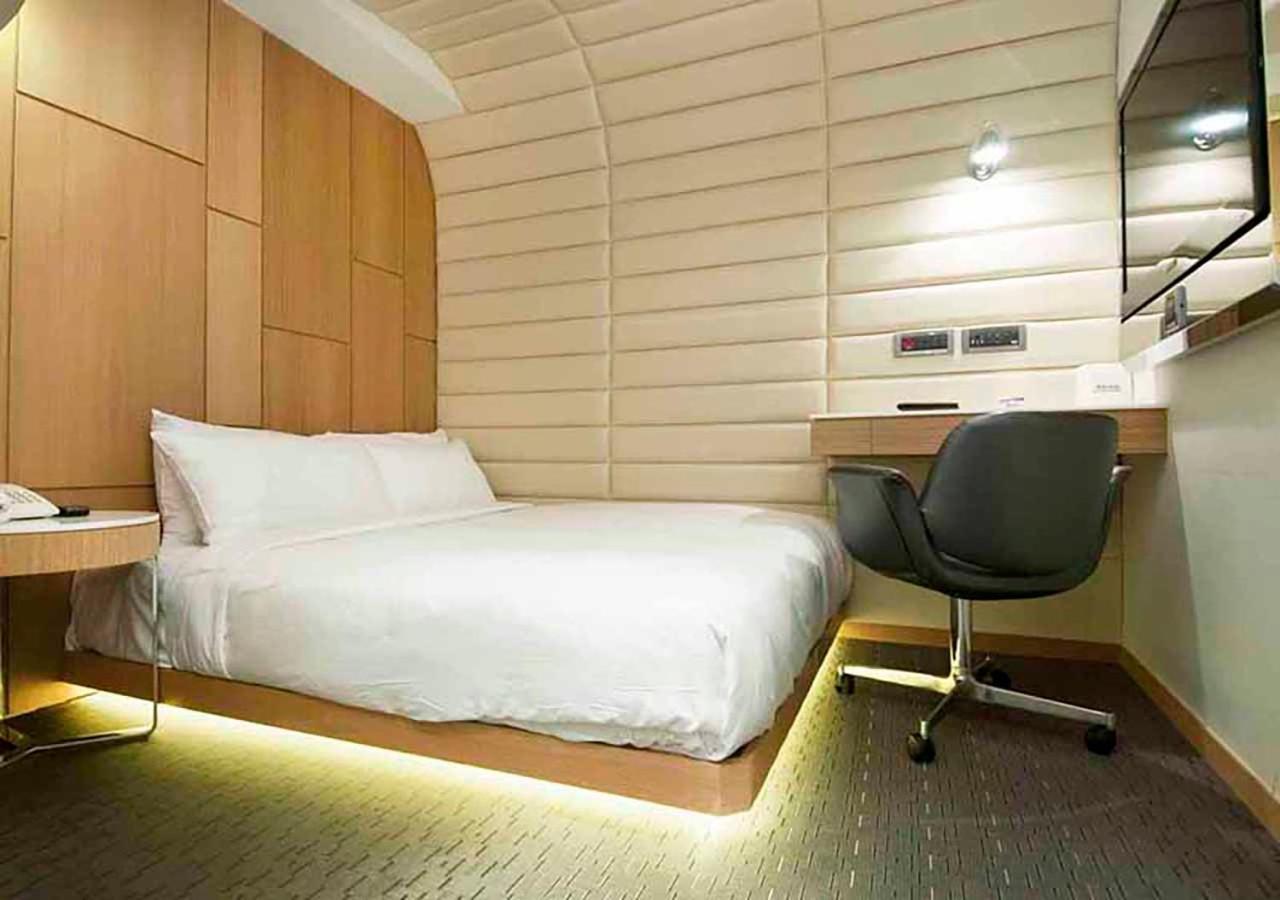 Royal Hotel Group- Central Park Branch Гаосюн Екстер'єр фото